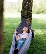 Pessoa relaxando ao ar livre